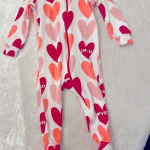 ♦️5 for $25 footed one piece with hearts 3-6 month